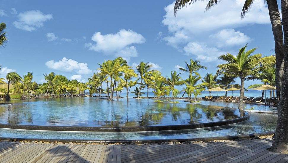 Trou_aux_Biches_972x550